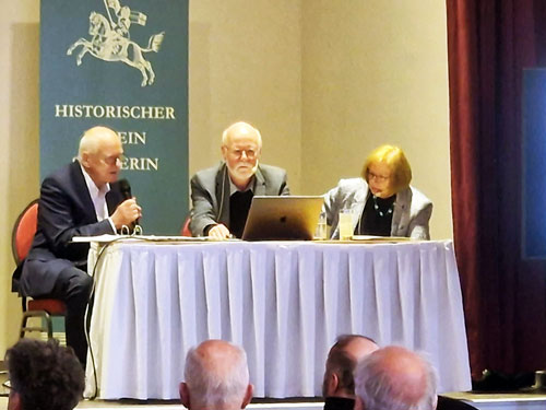 Talkrunde auf dem Podium